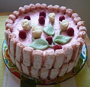 LES VOTES SONT OUVERS Charlotte toute rose, aux framboises et biscuits roses de R