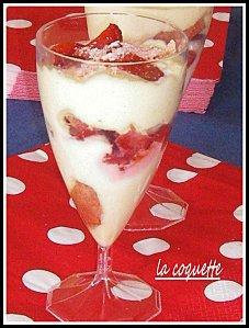 Petites charlottes toutes rose aux fraises et mousse au chocolat blanc IMGP7843