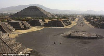 Mexique: découverte d'un tunnel sous le temple du serpent à Teotihuacan