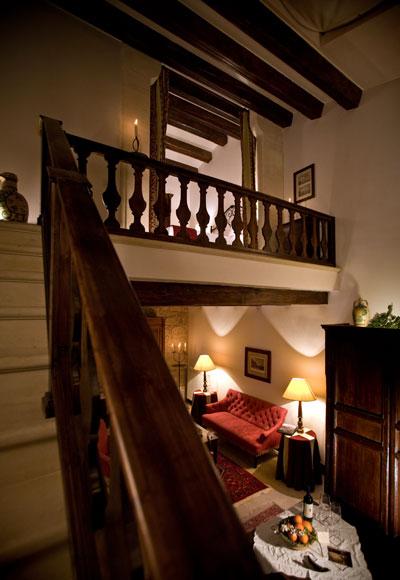 escalier-Hotel-Eremo-della-Giubiliana-Italie-Hoosta-magazine