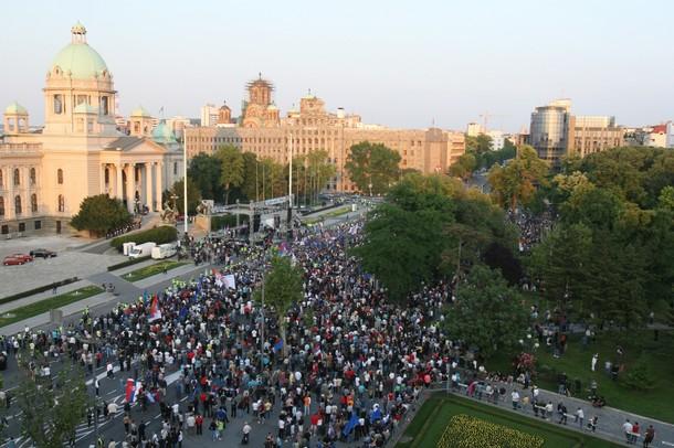 Une foule à Belgrade