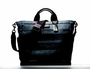 Coach Look Book Fall 2011 Striped Wool Tote COACH arrive au Printemps le 1er septembre 2011