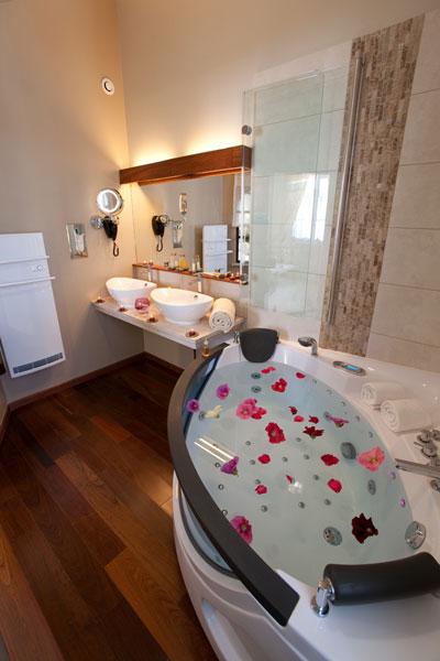 Hotel-des-portes-bath-room-france-aquitaine-hoosta-magazine-paris
