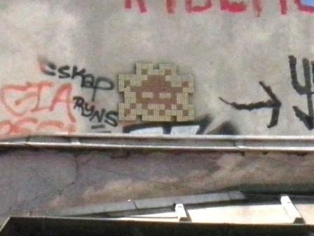 Invader : en attendant la 1000ème mosaïque parisienne (5/8)