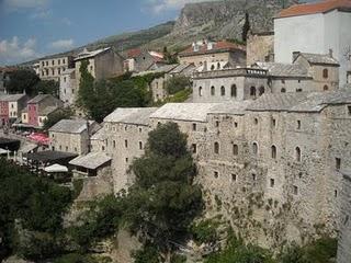 Mostar. Scène 1. Jour.
