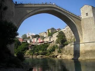 Mostar. Scène 1. Jour.