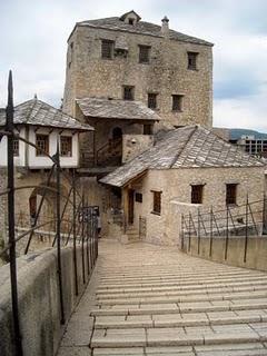 Mostar. Scène 3. Matin.