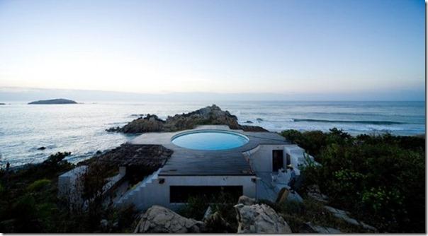 house-with-a-pool-on-the-roof-13-554x305