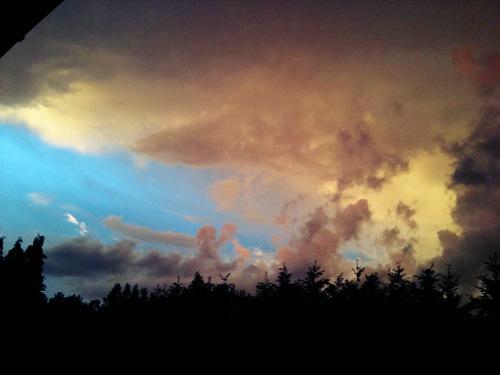 Le ciel de ce soir est peint par Eugène Delacroix apparemment....