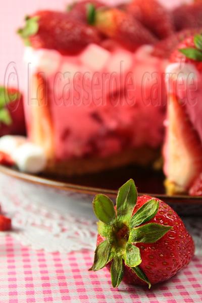 Gâteau mousse à la fraise et guimauves