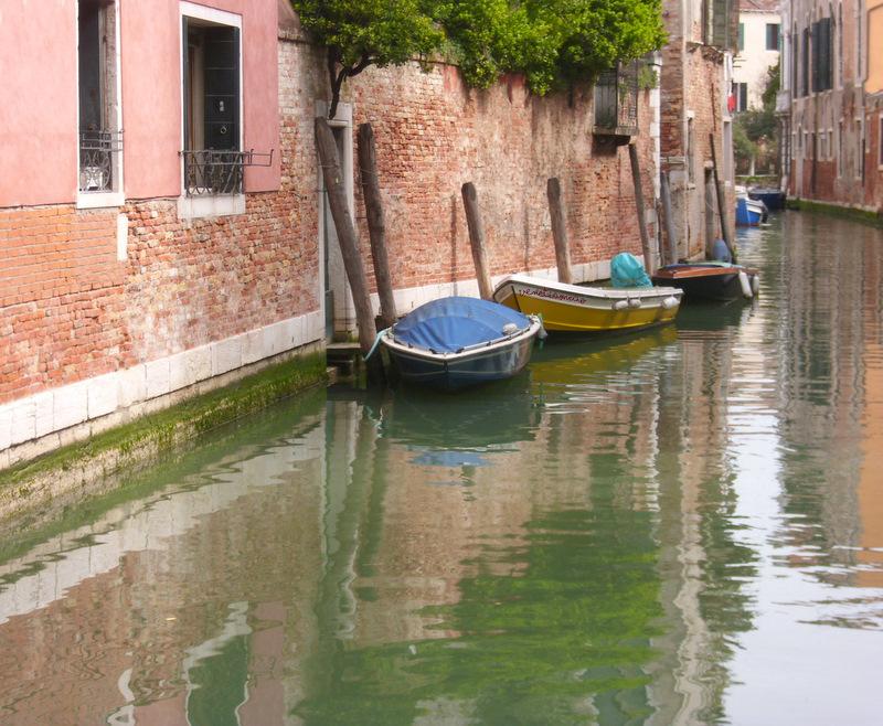 Venise, le lieu du monde où le temps fuit du pas le plus léger, s'envole de l'aile la plis insaisissable.( Henri de Régnier)