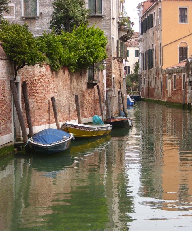 Venise, le lieu du monde où le temps fuit du pas le plus léger, s'envole de l'aile la plis insaisissable.( Henri de Régnier)