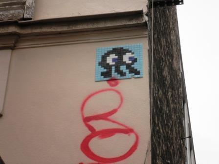 Invader : en attendant la 1000ème mosaïque parisienne (8/8)