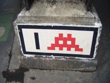 Invader : en attendant la 1000ème mosaïque parisienne (8/8)
