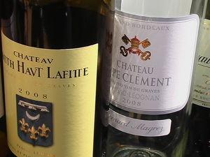 Smith_Haut_Lafite_et_Pape_Cl_ment_qui_se_go_taient_le_mieux_dans_les_bouteilles_de_Pessac_Leognan_plan_rapproch_