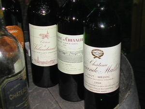 Trois_bouteilles_de_Bordeaux__repas_de_ve_soir_valandraud_d_de_ch_sociando_poivron