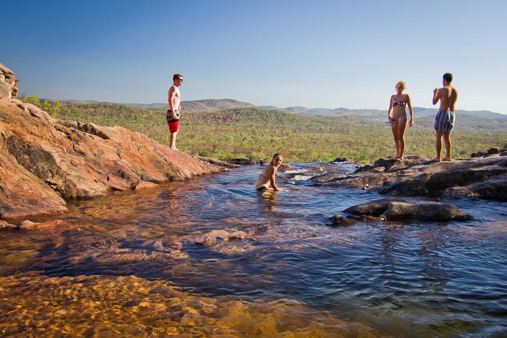 J33 / Scène de vie : Baignade à Gunlom