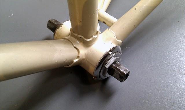 Randonneuse Méral: fourche et jeu de pédalier remontés