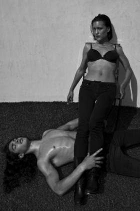 Julia Jones  est en charmante compagnie