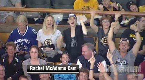 Rachel McAdams fait la folle à la Stanley Cup