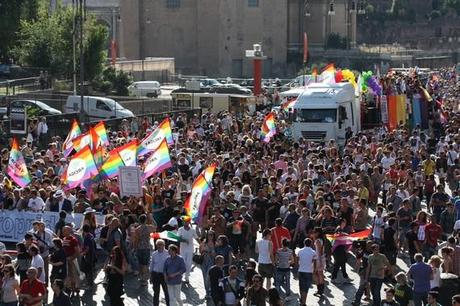 Les drapeaux arc-en-ciel annoncent la tête de la Gay Pride! Les drapeaux arc-en-ciel annoncent la tête de la Gay Pride!
