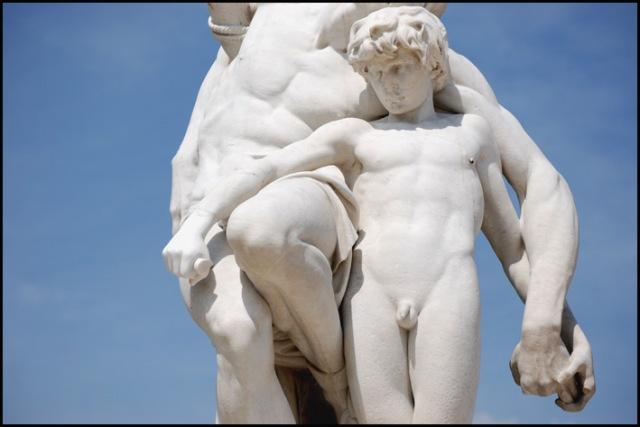 Etranges rapprochements