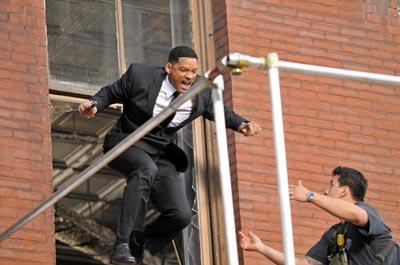 Will_Smith_jumps_out_window_chases_after_stuntman_jdKXgcBmQG9l.jpg