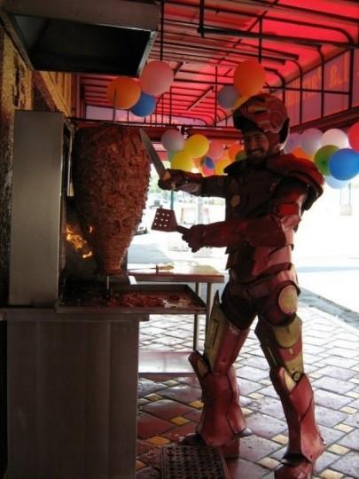 iron 405x540 Iron Man en cuisine