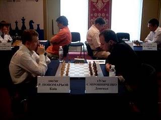 Echecs à Kiev : Ruslan Ponomariov (2754) 1-0 Evgenij Miroshnichenko (2651) - ronde 3  © photo Chess & Strategy