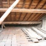 plancher Nettoyage de grenier et préparatifspour le début de chantier