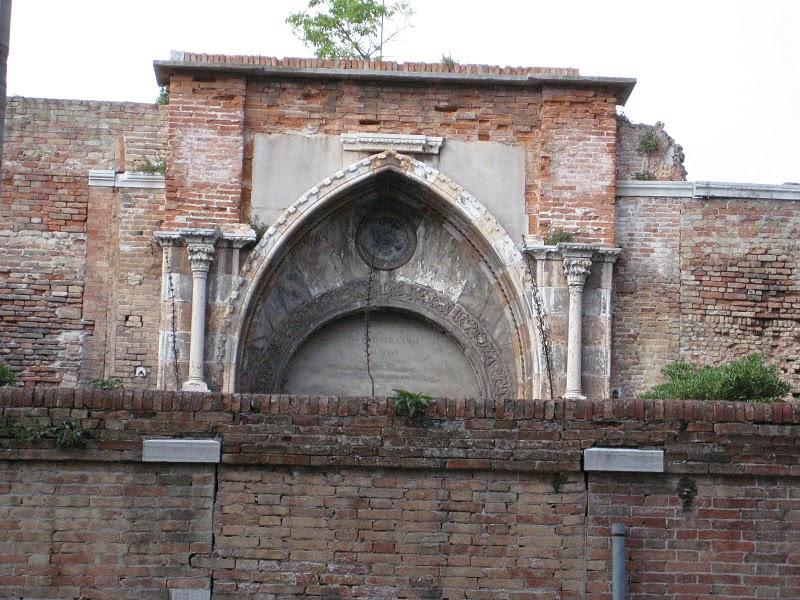 Une procession aux Servi