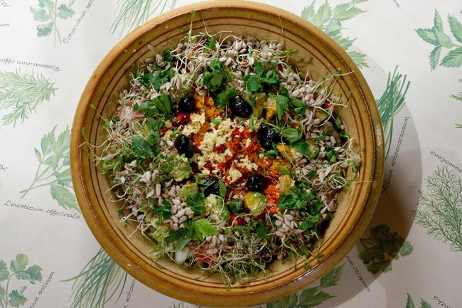 La fin de l'été, le début de l'automne, et les herbes