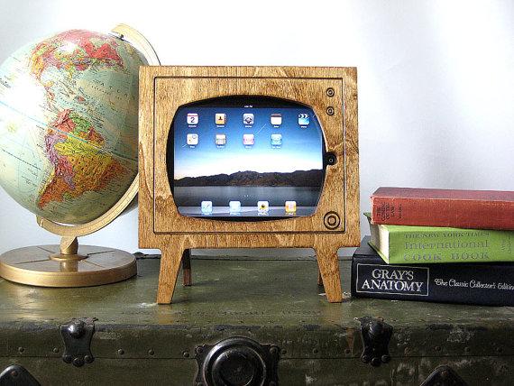 il 570xN.248650637 Un dock retro TV en bois pour votre iPad