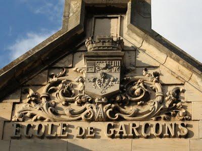 Qui s'y frotte s'y pique (63)