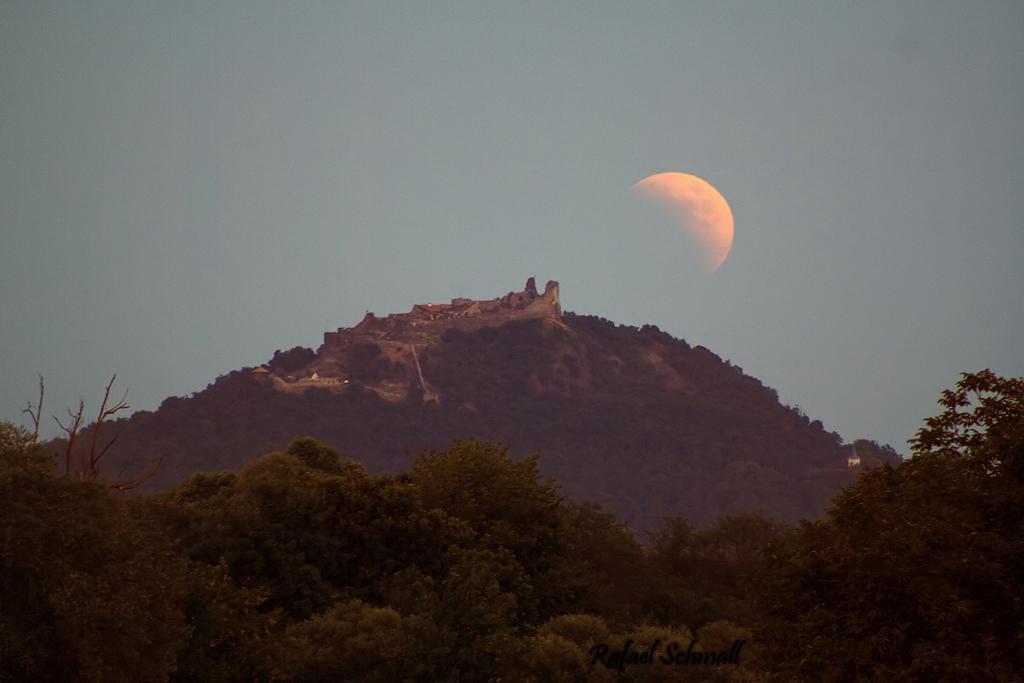 L'éclipse lunaire du 15 juin 2011, en photos...