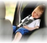enfant-dort-en-voiture