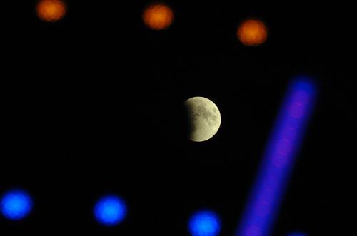 L’éclipse de lune vue à Xinha, en Chine