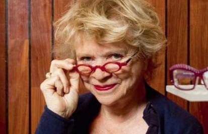 Les objets de la politique (1) : les lunettes rouges à Eva