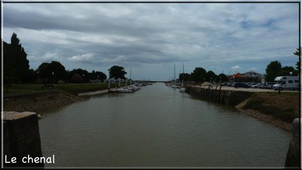 Un port à un kilomètre du rivage