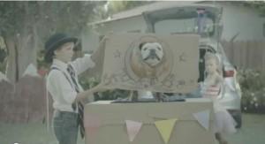 Ford Active Park Assist – Un chien conduit une voiture