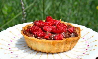 TARTELETTES AU CHOCOLAT CARAMEL, GAVOTTES ET FRAMBOISES