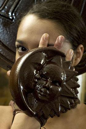 Salon du Chocolat 2009 - Magnum présente sa robe en chocolat