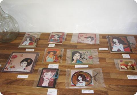 Une jeune fille, un oiseau et une exposition… merci!