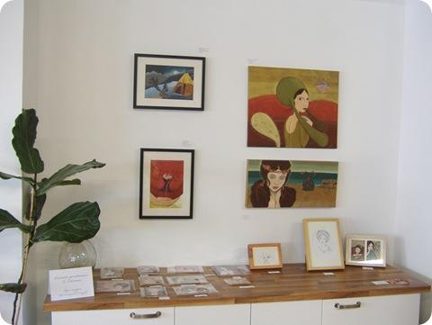 Une jeune fille, un oiseau et une exposition… merci!