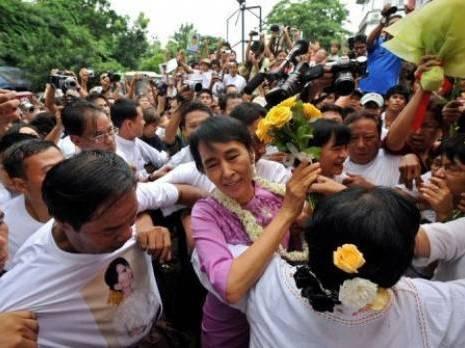 4024 messages de soutien et de sympathie adressés par les français à Aung San Suu Kyi, à l'occasion de son 66ème anniversaire