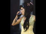 retour scene Winehouse Belgrade, tourne fiasco