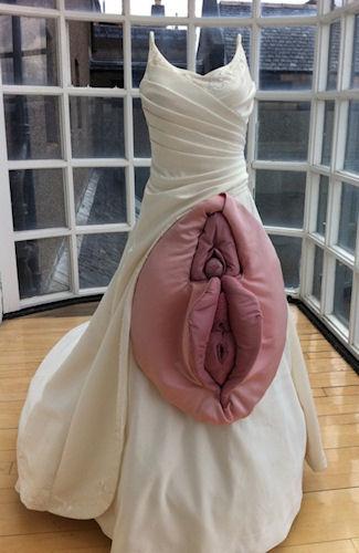 photo humour insolite robe de mariée vulve