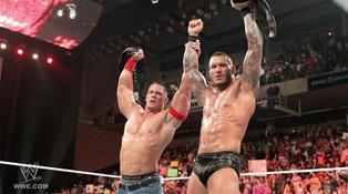 Le Champion de la WWE, John Cena et Randy Orton le Champion du Monde Poids Lourds unissent leurs forces
