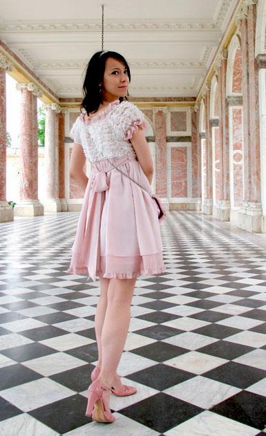 aizen-914504_Marie-antoinette-pink-dress.jpg