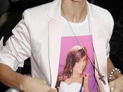 Justin Bieber, Tiffani Thiessen, Madonna...se rendent hommage tee-shirts